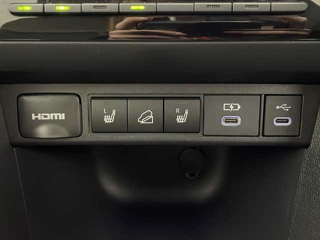 トヨタ ヤリスクロス ハイブリッド Z 秋田県 2024(令6)年 1万km マッシブグレー 4WD/セーフティセンス　/純正メモリナビ　/　　BT/フルセグTV/パノラミックビューモニター　/レーダークルーズコントロール　/LEDオートライト　/オートマチックハイビーム　/ハーフレザーシート　/前席シートヒーター　/純正18インチアルミホイール　/ステアリングヒーター/ステアリングスイッチ/ダウンヒルアシストコントロール/nanoeエアコン/スマートキー/ビルトインETC2.0