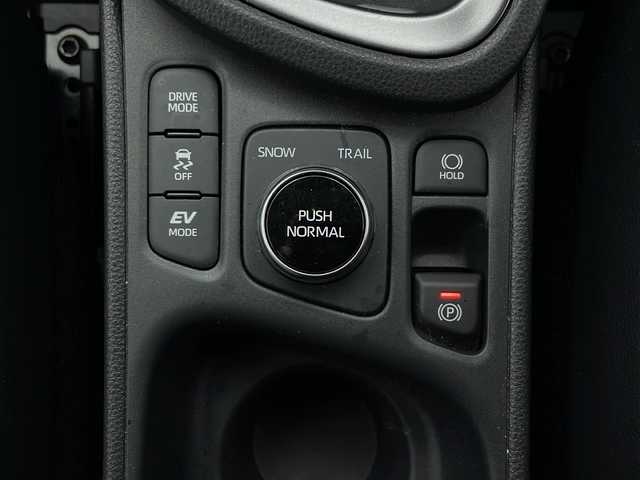 トヨタ ヤリスクロス ハイブリッド Z 秋田県 2024(令6)年 1万km マッシブグレー 4WD/セーフティセンス　/純正メモリナビ　/　　BT/フルセグTV/パノラミックビューモニター　/レーダークルーズコントロール　/LEDオートライト　/オートマチックハイビーム　/ハーフレザーシート　/前席シートヒーター　/純正18インチアルミホイール　/ステアリングヒーター/ステアリングスイッチ/ダウンヒルアシストコントロール/nanoeエアコン/スマートキー/ビルトインETC2.0