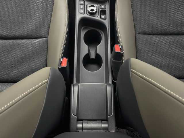 トヨタ ヤリスクロス ハイブリッド Z 秋田県 2024(令6)年 1万km マッシブグレー 4WD/セーフティセンス　/純正メモリナビ　/　　BT/フルセグTV/パノラミックビューモニター　/レーダークルーズコントロール　/LEDオートライト　/オートマチックハイビーム　/ハーフレザーシート　/前席シートヒーター　/純正18インチアルミホイール　/ステアリングヒーター/ステアリングスイッチ/ダウンヒルアシストコントロール/nanoeエアコン/スマートキー/ビルトインETC2.0