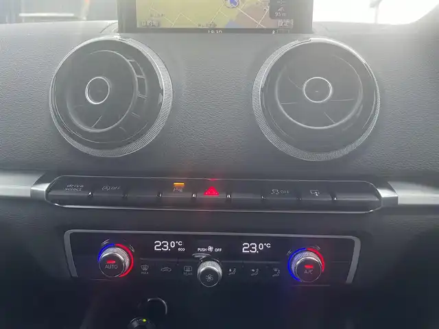 アウディ Ｓ３ セダン 滋賀県 2016(平28)年 8.8万km 黒 純正ナビ/ETC/バックカメラ/ドラレコ/アダプティブクルーズコントロール/ハーフレザーシート/LEDヘッドライト/前後コーナーセンサー/VDC