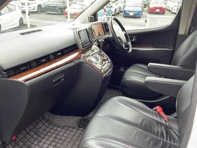 日産 エルグランド 250ハイウェイスターブラックレザアーバン 静岡県 2009(平21)年 11.3万km ホワイトパール 純正HDDナビ　/AM/FM/TV/DVD//フリップダウンモニター/純正オプションマフラー/純正アルミ17インチ/前席シートヒーター/D電動シート/両側パワースライドドア/社外オービス/ETC/ドライブレコーダー/後席オットマン/ステアリングスイッチ
