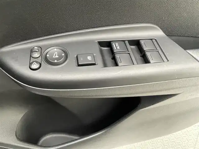 ホンダ シャトル ハイブリッド ホンダセンシング 兵庫県 2022(令4)年 5.8万km ルナシルバーM ホンダセンシング/社外メモリーナビ/（AM＆FM＆BT）/バックカメラ/ビルトインETC/レーダークルーズコントロール/オートライト/LEDライト/社外フロアマット/スマートキー/プッシュスタート/Wエアバッグ/スペアキー有り