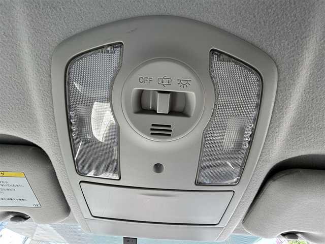 トヨタ プリウス S　LEDエディション 埼玉県 2010(平22)年 8.1万km ダークバイオレットマイカメタリック HDDナビ 品番：AVIC-ZH07/（フルセグTV/AM/FM/BT）/純正17インチAW/ＥＴＣ/純正ドアバイザー/純正フロアマット/横滑り防止装置/オートライト/トノカバー/電動格納ミラー/ステアリングスイッチ/スマートキー/プッシュスタート/スペアキー1本/ナビ/車両取扱説明書/保証書