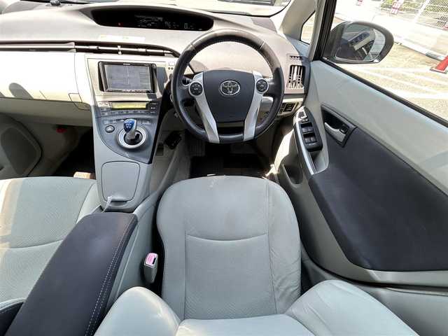 トヨタ プリウス S　LEDエディション 埼玉県 2010(平22)年 8.1万km ダークバイオレットマイカメタリック HDDナビ 品番：AVIC-ZH07/（フルセグTV/AM/FM/BT）/純正17インチAW/ＥＴＣ/純正ドアバイザー/純正フロアマット/横滑り防止装置/オートライト/トノカバー/電動格納ミラー/ステアリングスイッチ/スマートキー/プッシュスタート/スペアキー1本/ナビ/車両取扱説明書/保証書