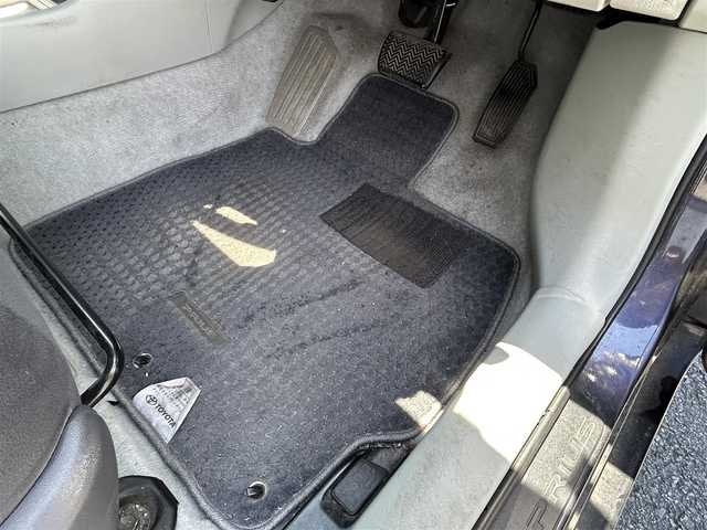 トヨタ プリウス S　LEDエディション 埼玉県 2010(平22)年 8.1万km ダークバイオレットマイカメタリック HDDナビ 品番：AVIC-ZH07/（フルセグTV/AM/FM/BT）/純正17インチAW/ＥＴＣ/純正ドアバイザー/純正フロアマット/横滑り防止装置/オートライト/トノカバー/電動格納ミラー/ステアリングスイッチ/スマートキー/プッシュスタート/スペアキー1本/ナビ/車両取扱説明書/保証書