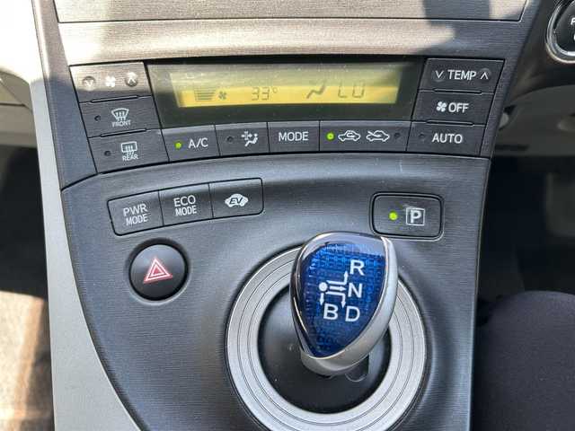 トヨタ プリウス S　LEDエディション 埼玉県 2010(平22)年 8.1万km ダークバイオレットマイカメタリック HDDナビ 品番：AVIC-ZH07/（フルセグTV/AM/FM/BT）/純正17インチAW/ＥＴＣ/純正ドアバイザー/純正フロアマット/横滑り防止装置/オートライト/トノカバー/電動格納ミラー/ステアリングスイッチ/スマートキー/プッシュスタート/スペアキー1本/ナビ/車両取扱説明書/保証書