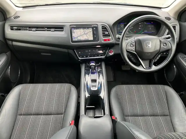 ホンダ ヴェゼル ハイブリッド Z 静岡県 2014(平26)年 3.4万km ルーセブラックM エンジンスタートボタン/保証書/取扱説明書/記録簿/パワーステアリング/パワーウィンドウ/MTモード付きAT/寒冷地仕様/アイドリングストップ/オートエアコン/スマートキー/スペアキー１本/クルーズコントロール/ETC/USB入力端子/バックカメラ/純正ナビ(CD.BTフルセグ)/純正フロアマット/純正アルミホイール/ハーフレザー/D席N席シートヒーター/ルーフレール/ABS/横滑り防止装置/オートライト/LEDライト/W+サイドエアバック/カーテンエアバック/衝突軽減システム