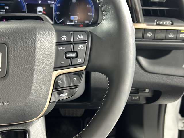 トヨタ クラウン スポーツ Z 沖縄県 2024(令6)年 0.6万km プレシャスホワイトパール 県外仕入/禁煙車/純正12.3インチディスプレイオーディオ/BT/フルセグ/パノラミックビューモニター/デジタルインナーミラー/ビルトインETC2.0/ドライブレコーダー/トヨタセーフティセンス/プリクラッシュセーフティ/レーンキープアシスト/レーダークルーズコントロール/クリアランスソナー/横滑り防止装置/パーキングアシスト/ブラインドスポットモニター/オートマチックハイビーム/ヘッドライトウォッシャー/LEDヘッドライト/オートライト/アイドリングストップ/パワーバックドア/レザーシート/D+N席シートヒーター/D+N席シートエアコン/D+N席パワーシート/ステアリングヒーター/アクセサリーコンセント/純正21インチAW/純正フロアマット/プッシュスタート/スマートキー