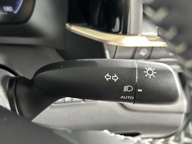トヨタ クラウン スポーツ Z 沖縄県 2024(令6)年 0.6万km プレシャスホワイトパール 県外仕入/禁煙車/純正12.3インチディスプレイオーディオ/BT/フルセグ/パノラミックビューモニター/デジタルインナーミラー/ビルトインETC2.0/ドライブレコーダー/トヨタセーフティセンス/プリクラッシュセーフティ/レーンキープアシスト/レーダークルーズコントロール/クリアランスソナー/横滑り防止装置/パーキングアシスト/ブラインドスポットモニター/オートマチックハイビーム/ヘッドライトウォッシャー/LEDヘッドライト/オートライト/アイドリングストップ/パワーバックドア/レザーシート/D+N席シートヒーター/D+N席シートエアコン/D+N席パワーシート/ステアリングヒーター/アクセサリーコンセント/純正21インチAW/純正フロアマット/プッシュスタート/スマートキー