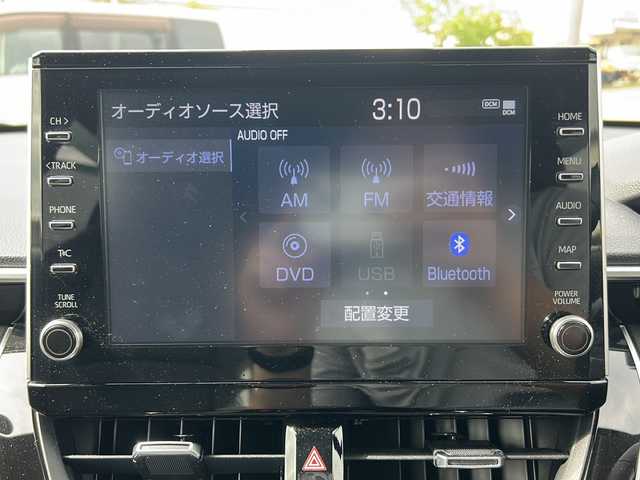 トヨタ カローラ クロス Z 石川県 2023(令5)年 4.4万km プラチナホワイトパールマイカ セーフティセンス/・プリクラッシュセーフティ/・レーダークルーズコントロール/・レーントレーシングアシスト/・オートマチックハイビーム/・ロードサインアシスト/パーキングサポートブレーキ/純正ディスプレイオーディオ/【Bluetooth・HDMI・DVD・FM/AM】/パノラミックビューモニター/パワーバックドア/運転席シートヒーター/LEDヘッドライト/・シーケンシャルターンランプ/・フォグランプ/・オートライト/スマートキー/・プッシュスタート/・スペアキー/ビルトインETC/前後ドライブレコーダー/ハーフレザーシート/純正ドアバイザー/純正フロアマット/新車時保証書/取扱説明書