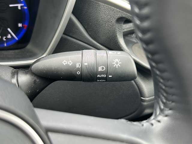 トヨタ カローラ クロス Z 石川県 2023(令5)年 4.4万km プラチナホワイトパールマイカ セーフティセンス/・プリクラッシュセーフティ/・レーダークルーズコントロール/・レーントレーシングアシスト/・オートマチックハイビーム/・ロードサインアシスト/パーキングサポートブレーキ/純正ディスプレイオーディオ/【Bluetooth・HDMI・DVD・FM/AM】/パノラミックビューモニター/パワーバックドア/運転席シートヒーター/LEDヘッドライト/・シーケンシャルターンランプ/・フォグランプ/・オートライト/スマートキー/・プッシュスタート/・スペアキー/ビルトインETC/前後ドライブレコーダー/ハーフレザーシート/純正ドアバイザー/純正フロアマット/新車時保証書/取扱説明書