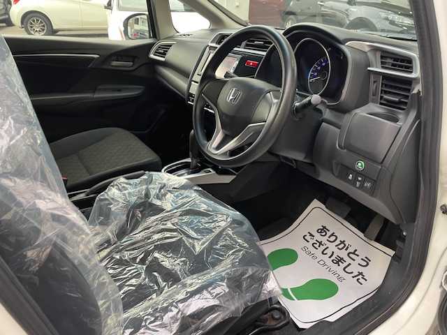 ホンダ フィット 13G Fパッケージ 道東・釧路十勝 2015(平27)年 11.1万km プレミアムホワイトパール 4WD/純正メモリーナビ/  (CD/ラジオ)/アイドリングストップ/ウィンカーミラー/電動格納ミラー/ミラーヒーター/ヘッドライトレベライザー/ETC/純正フロアマット/フロントワイパーデアイサー/スマートキー/エンジンプッシュスタート/スペアキー/社外15インチアルミホイール