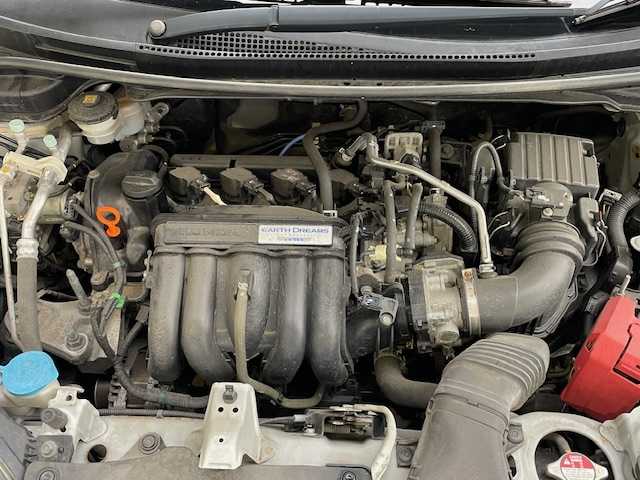 ホンダ フィット 13G Fパッケージ 道東・釧路十勝 2015(平27)年 11.1万km プレミアムホワイトパール 4WD/純正メモリーナビ/  (CD/ラジオ)/アイドリングストップ/ウィンカーミラー/電動格納ミラー/ミラーヒーター/ヘッドライトレベライザー/ETC/純正フロアマット/フロントワイパーデアイサー/スマートキー/エンジンプッシュスタート/スペアキー/社外15インチアルミホイール