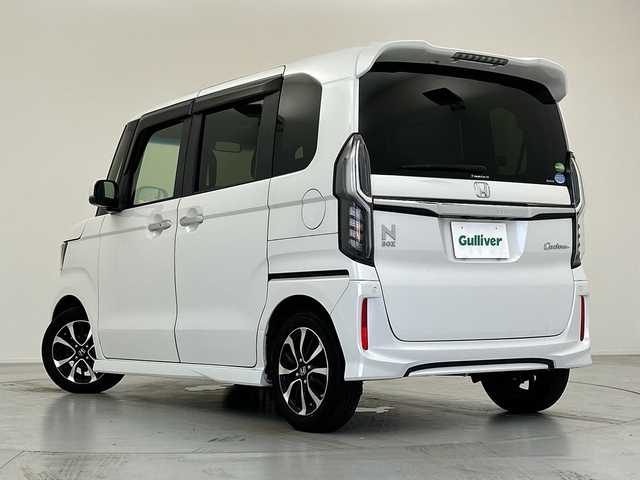 ホンダ Ｎ ＢＯＸ カスタム G L ホンダセンシング 愛知県 2018(平30)年 4.2万km プラチナホワイトパール 社外ナビ/・Bluetooth/・CD/DVD/Blu-ray/・フルセグテレビ/・SD音楽録音/バックカメラ/両側パワースライドドア/衝突軽減ブレーキ/レーンキープアシスト/オートマチックハイビーム/コーナーセンサー/レーダークルーズコントロール/ビルトインETC/LEDヘッドライト