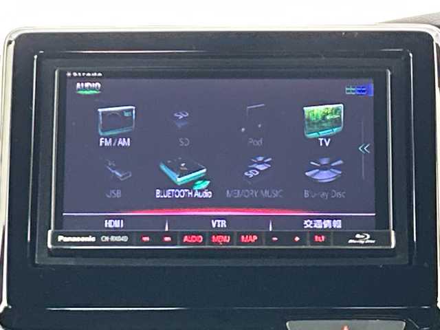 ホンダ Ｎ ＢＯＸ カスタム G L ホンダセンシング 愛知県 2018(平30)年 4.2万km プラチナホワイトパール 社外ナビ/・Bluetooth/・CD/DVD/Blu-ray/・フルセグテレビ/・SD音楽録音/バックカメラ/両側パワースライドドア/衝突軽減ブレーキ/レーンキープアシスト/オートマチックハイビーム/コーナーセンサー/レーダークルーズコントロール/ビルトインETC/LEDヘッドライト