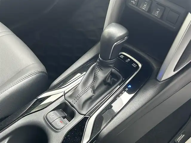 トヨタ カローラ クロス ハイブリッド Z 福島県 2022(令4)年 1.9万km プラチナホワイトパールマイカ 登録時走行距離　　１８１６６ｋｍ/ワンオーナー/メーカー純正ナビ/【AM/FM/BT/フルセグ】/シートヒーター/横滑り防止/ステアリングスイッチ/レーンディパーチャーアラート/パワーバックドア/ETC/ドラレコ/純正AW/パノラミックビューモニター/ハーフレザー/プッシュスタート/レーダークルコン/パノラマルーフ/オートライト/オートマチックハイビーム/１２０V