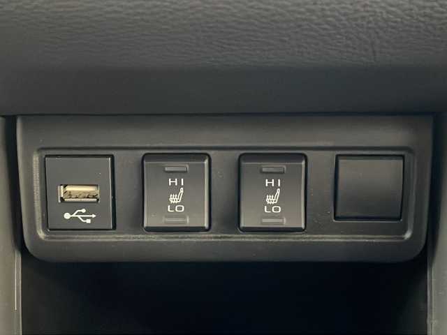 トヨタ カローラ クロス ハイブリッド Z 福島県 2022(令4)年 1.9万km プラチナホワイトパールマイカ 登録時走行距離　　１８１６６ｋｍ/ワンオーナー/メーカー純正ナビ/【AM/FM/BT/フルセグ】/シートヒーター/横滑り防止/ステアリングスイッチ/レーンディパーチャーアラート/パワーバックドア/ETC/ドラレコ/純正AW/パノラミックビューモニター/ハーフレザー/プッシュスタート/レーダークルコン/パノラマルーフ/オートライト/オートマチックハイビーム/１２０V