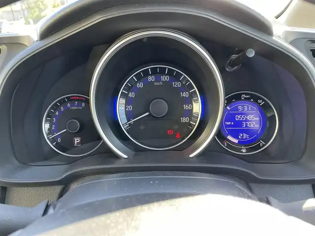 ホンダ フィット 13G Lパッケージ 富山県 2014(平26)年 5.6万km アラバスターシルバーメタリック ４ＷＤ／/ワンオーナー／/純正７インチナビ／/ワンセグＴＶ／/Ｂｌｕｅｔｏｏｔｈ／/ＤＶＤ再生／/バックカメラ／/ドライブレコーダー／/ＬＥＤオートライト／/ＥＴＣ／/ステアリングスイッチ/純正ホイールキャップ付スタッドレスタイヤ4本有