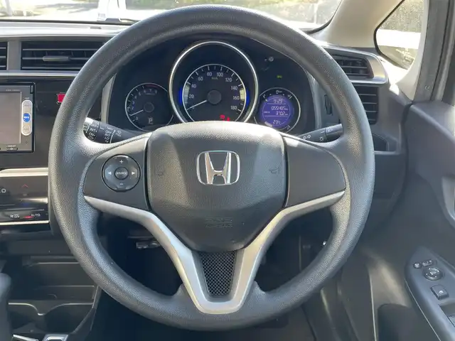 ホンダ フィット 13G Lパッケージ 富山県 2014(平26)年 5.6万km アラバスターシルバーメタリック ４ＷＤ／/ワンオーナー／/純正７インチナビ／/ワンセグＴＶ／/Ｂｌｕｅｔｏｏｔｈ／/ＤＶＤ再生／/バックカメラ／/ドライブレコーダー／/ＬＥＤオートライト／/ＥＴＣ／/ステアリングスイッチ/純正ホイールキャップ付スタッドレスタイヤ4本有