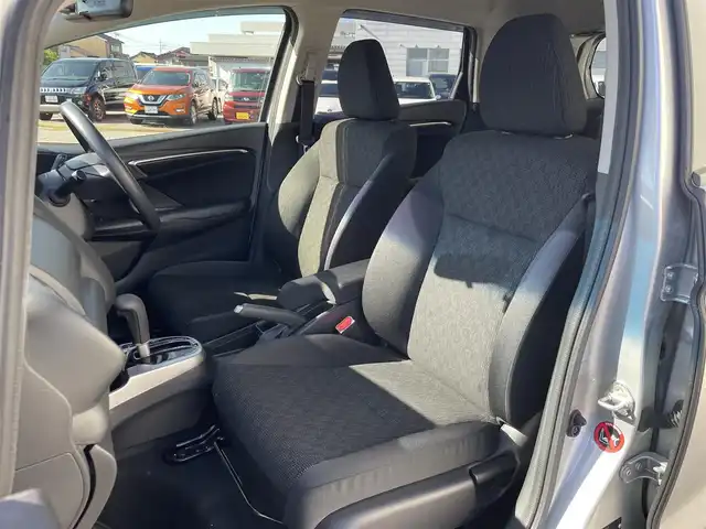 ホンダ フィット 13G Lパッケージ 富山県 2014(平26)年 5.6万km アラバスターシルバーメタリック ４ＷＤ／/ワンオーナー／/純正７インチナビ／/ワンセグＴＶ／/Ｂｌｕｅｔｏｏｔｈ／/ＤＶＤ再生／/バックカメラ／/ドライブレコーダー／/ＬＥＤオートライト／/ＥＴＣ／/ステアリングスイッチ/純正ホイールキャップ付スタッドレスタイヤ4本有