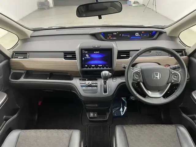 ホンダ フリード クロスター ホンダセンシング 宮城県 2020(令2)年 3.6万km プラチナホワイトパール 純正9型ナビ/・BT接続/フルセグTV/・CD/DVD/ホンダセンシング/・衝突軽減ブレーキ（CMBS）/・誤発進抑制機能/・歩行者事故低減ステアリング/・路外逸脱抑制機能/・アダプティブ・クルーズ・コントロール（ACC）/・車線維持支援システム（LKAS）/・先行車発進お知らせ機能/・標識認識機能/純正15インチAW/純正フロアマット/LEDヘッドライト/・フォグランプ