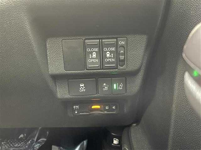 ホンダ フリード クロスター ホンダセンシング 宮城県 2020(令2)年 3.6万km プラチナホワイトパール 純正9型ナビ/・BT接続/フルセグTV/・CD/DVD/ホンダセンシング/・衝突軽減ブレーキ（CMBS）/・誤発進抑制機能/・歩行者事故低減ステアリング/・路外逸脱抑制機能/・アダプティブ・クルーズ・コントロール（ACC）/・車線維持支援システム（LKAS）/・先行車発進お知らせ機能/・標識認識機能/純正15インチAW/純正フロアマット/LEDヘッドライト/・フォグランプ