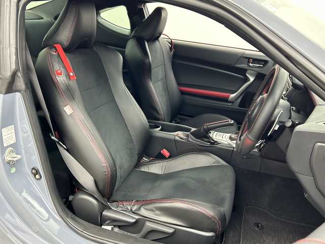 トヨタ ８６ GT 三重県 2018(平30)年 3.4万km グレー /禁煙車//純正7型ナビ/　CD/DVD/フルセグTV/Bluetooth//バックカメラ//パドルシフト//プッシュスタート//スマートキー//ETC//AAC//クルーズコントロール//オートライト//フォグライト//純正アルミホイール//社外コーナーセンサー//ステアリングスイッチ