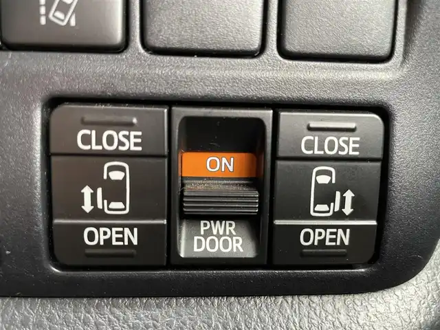 トヨタ ヴォクシー ZS 煌Ⅱ 熊本県 2019(令1)年 6.6万km イナズマスパーキングブラックガラスフレーク 社外ナビ/・BT/CD/DVD/SD/USB/AM/FM/・フルセグ/フリップダウンモニター/バックカメラ/前後ドラレコ/両側パワースライドドア/トヨタセーフティーセンス/ビルトインETC/革巻きステアリング/・ステアリングリモコン/クルーズコントロール/MTモード付AT/プッシュスタート/・スマートキー/・スペアキー×１/アイドリングストップ/純正AW/純正ドアバイザー/純正フロアマット/電動格納ミラー/・ミラーウィンカー/ロールサンシェード