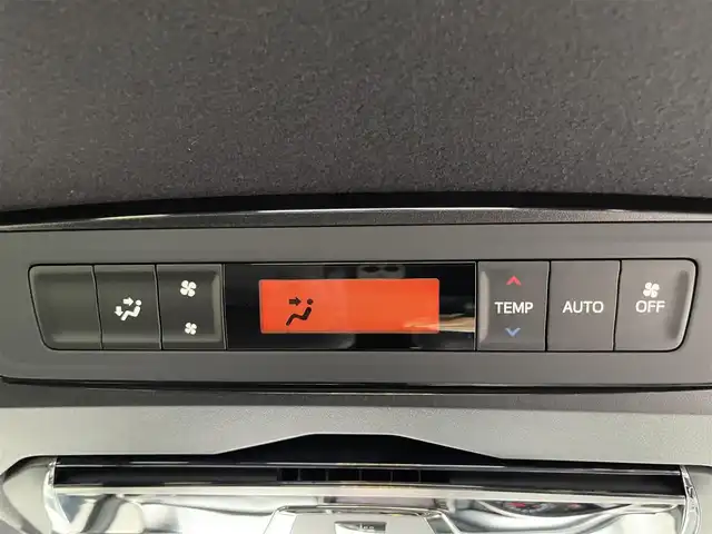 トヨタ ヴォクシー ZS 煌Ⅱ 熊本県 2019(令1)年 6.6万km イナズマスパーキングブラックガラスフレーク 社外ナビ/・BT/CD/DVD/SD/USB/AM/FM/・フルセグ/フリップダウンモニター/バックカメラ/前後ドラレコ/両側パワースライドドア/トヨタセーフティーセンス/ビルトインETC/革巻きステアリング/・ステアリングリモコン/クルーズコントロール/MTモード付AT/プッシュスタート/・スマートキー/・スペアキー×１/アイドリングストップ/純正AW/純正ドアバイザー/純正フロアマット/電動格納ミラー/・ミラーウィンカー/ロールサンシェード