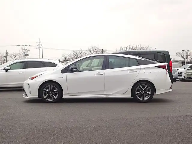トヨタ プリウス Sツーリングセレクション 山形県 2019(令1)年 5.5万km ホワイトパールクリスタルシャイン 衝突被害軽減システム/TRDエアロ/純正SDナビ/　　【CD DVD BT フルセグ MSV】/バックカメラ/レーダークルーズコントロール/LEDオートライト/ソフトレザーシート/シートヒーター/純正17インチアルミホイール/ルームミラー型ドライブレコーダー/アイドリングストップ/ステアリングスイッチ/電動格納ウィンカーミラー/フォグランプ/スマートキー×2/ETC