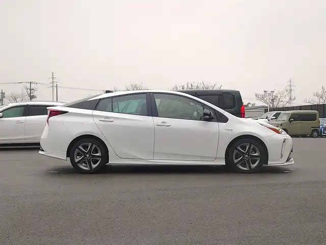 トヨタ プリウス Sツーリングセレクション 山形県 2019(令1)年 5.5万km ホワイトパールクリスタルシャイン 衝突被害軽減システム/TRDエアロ/純正SDナビ/　　【CD DVD BT フルセグ MSV】/バックカメラ/レーダークルーズコントロール/LEDオートライト/ソフトレザーシート/シートヒーター/純正17インチアルミホイール/ルームミラー型ドライブレコーダー/アイドリングストップ/ステアリングスイッチ/電動格納ウィンカーミラー/フォグランプ/スマートキー×2/ETC