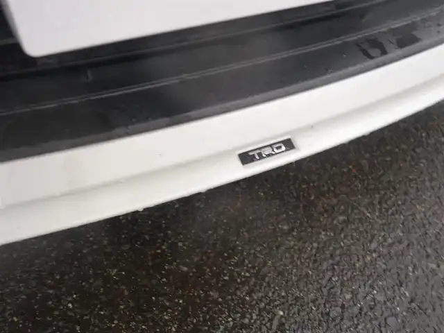 トヨタ プリウス Sツーリングセレクション 山形県 2019(令1)年 5.5万km ホワイトパールクリスタルシャイン 衝突被害軽減システム/TRDエアロ/純正SDナビ/　　【CD DVD BT フルセグ MSV】/バックカメラ/レーダークルーズコントロール/LEDオートライト/ソフトレザーシート/シートヒーター/純正17インチアルミホイール/ルームミラー型ドライブレコーダー/アイドリングストップ/ステアリングスイッチ/電動格納ウィンカーミラー/フォグランプ/スマートキー×2/ETC