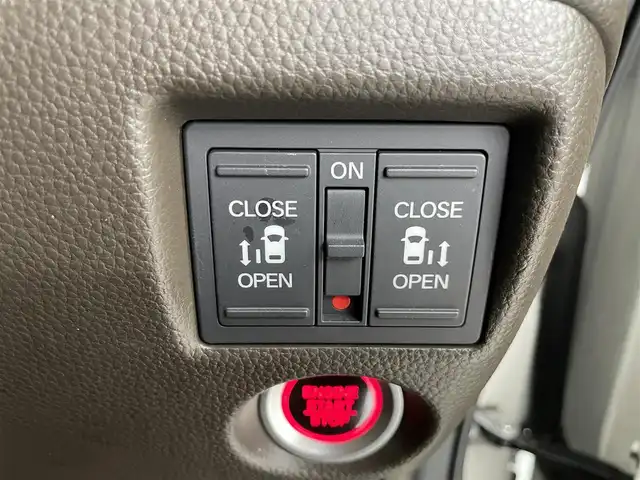 ホンダ Ｎ ＢＯＸ L 埼玉県 2022(令4)年 1.7万km プラチナホワイトパール ホンダセンシング/純正エントリーインターナビ（CD/BT/FM/AM）/バックカメラ　/両側パワースライドドア　/運転席助手席シートヒーター　/サイドエアバッグ＋サイドカーテンエアバック　/ＬＥＤヘッドライト/オートライト　/純正ドライブレコーダー前後/電子制御パーキングブレーキ/オートブレーキホールド/充電用USBジャック/純正フロアマット
