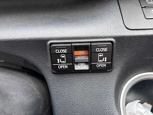 トヨタ シエンタ ファンベースG 大阪府 2019(令1)年 2.6万km ブラックマイカ ナビ　/フルセグ　/Ｂｌｕｅｔｏｏｔｈ　/全方位カメラ　/両側パワースライドドア　/オートハイビーム　/前後コーナーセンサー　/革巻きハンドル　/ビルトインＥＴＣ　/前後ドライブレコーダー　/ＵＳＢ　/フロアーマット
