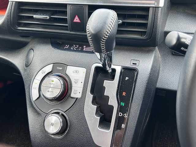 トヨタ シエンタ ファンベースG 大阪府 2019(令1)年 2.6万km ブラックマイカ ナビ　/フルセグ　/Ｂｌｕｅｔｏｏｔｈ　/全方位カメラ　/両側パワースライドドア　/オートハイビーム　/前後コーナーセンサー　/革巻きハンドル　/ビルトインＥＴＣ　/前後ドライブレコーダー　/ＵＳＢ　/フロアーマット