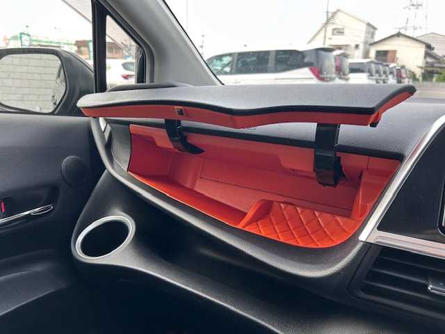 トヨタ シエンタ ファンベースG 大阪府 2019(令1)年 2.6万km ブラックマイカ ナビ　/フルセグ　/Ｂｌｕｅｔｏｏｔｈ　/全方位カメラ　/両側パワースライドドア　/オートハイビーム　/前後コーナーセンサー　/革巻きハンドル　/ビルトインＥＴＣ　/前後ドライブレコーダー　/ＵＳＢ　/フロアーマット