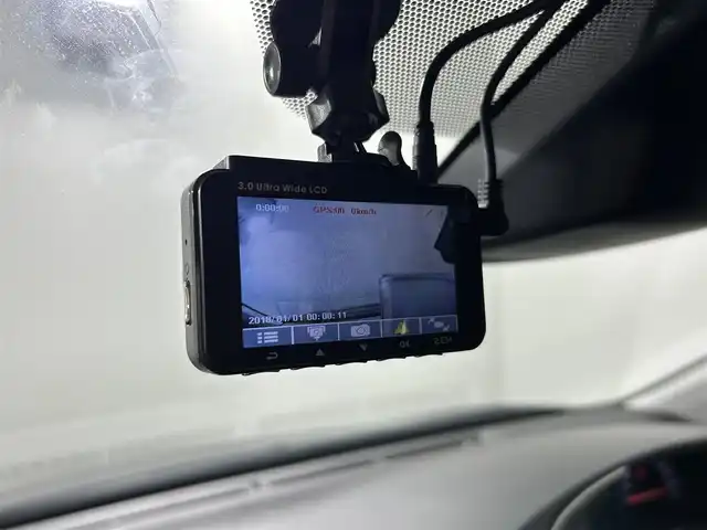 トヨタ シエンタ ファンベースG 佐賀県 2019(令1)年 2.7万km ブラックマイカ 純正7インチナビ/CD/DVD/フルセグTV/Bluetooth/両側パワースライドドア/プリクラッシュセーフティ/レーンディパーチャーアラート/パーキングサポートブレーキ/クリアランスソナー/オートハイビーム/先行者発進告知/全周囲カメラ/横滑り防止/電動格納ミラー/前後ドライブレコーダー/ビルトインETC/USB充電/フロアマット/純正ドアバイザー