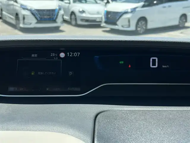 日産 セレナ e－パワー ハイウェイスター V 和歌山県 2020(令2)年 4.7万km ブリリアントホワイトパール 純正10インチナビ（MM519D-L）/（BT/CD/DVD）/フルセグTV/全方位カメラ/横滑り防止/レーンキープアシスト/衝突被害軽減ブレーキ/ブラインドスポットモニター/プロパイロット/前後コーナーセンサー/オートライト/フリップダウンモニター/前後ドラレコ/ETC/両側パワスラ/ハンズフリーオートスライド/ステアリングリモコン/LEDヘッドライト/フォグランプ/後席サンシェード/ドアバイザー/純正16インチアルミ/純正フロアマット
