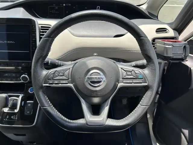 日産 セレナ e－パワー ハイウェイスター V 和歌山県 2020(令2)年 4.7万km ブリリアントホワイトパール 純正10インチナビ（MM519D-L）/（BT/CD/DVD）/フルセグTV/全方位カメラ/横滑り防止/レーンキープアシスト/衝突被害軽減ブレーキ/ブラインドスポットモニター/プロパイロット/前後コーナーセンサー/オートライト/フリップダウンモニター/前後ドラレコ/ETC/両側パワスラ/ハンズフリーオートスライド/ステアリングリモコン/LEDヘッドライト/フォグランプ/後席サンシェード/ドアバイザー/純正16インチアルミ/純正フロアマット
