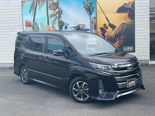 トヨタ ノア Si 宮崎県 2017(平29)年 5.6万km ワイン 10.1Vインチフリップダウンモニター　/純正SDナビ　/USB充電ポート　/バックカメラ　/クルコン　/ETC　/両側パワースライド　/ブレーキサポート　/レーンキープ　/オートハイビーム　/フルセグTV　/DVD　/Bluetooth