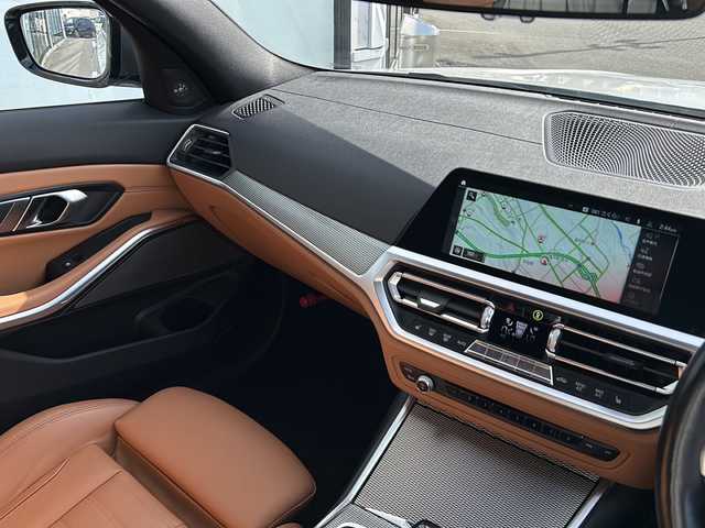 ＢＭＷ Ｍ３４０ｉ xDrive 山形県 2019(令1)年 5.7万km ミネラルホワイト ４WD/純正ナビ/（AM/FM/フルセグ/BT）/バックカメラ/全方位カメラ/コーナーセンサー/インテリジェントセーフティ/SOSコール/クルコン追従有/パーキングアシスト/置くだけ充電/BSM/ステアリングスイッチ/パドルシフト/前後ドラレコ/パワーシート/シートヒーター/冬タイヤAW車載/電動格納ミラー/オートLEDヘッドライト/スマートキー×２/横滑り防止装置/盗難防止装置/レーンキープアシスト