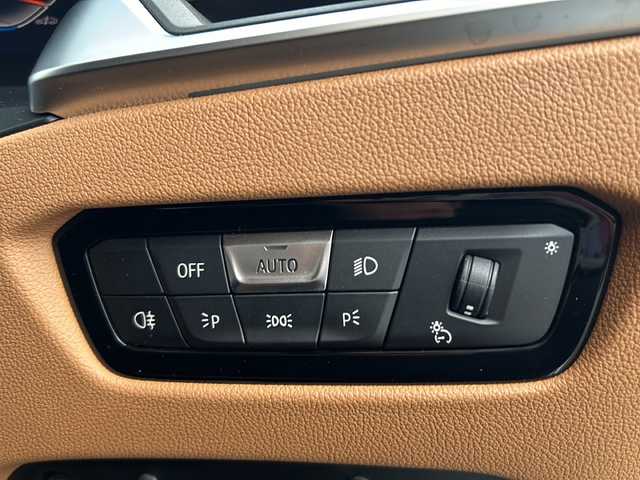 ＢＭＷ Ｍ３４０ｉ xDrive 山形県 2019(令1)年 5.7万km ミネラルホワイト ４WD/純正ナビ/（AM/FM/フルセグ/BT）/バックカメラ/全方位カメラ/コーナーセンサー/インテリジェントセーフティ/SOSコール/クルコン追従有/パーキングアシスト/置くだけ充電/BSM/ステアリングスイッチ/パドルシフト/前後ドラレコ/パワーシート/シートヒーター/冬タイヤAW車載/電動格納ミラー/オートLEDヘッドライト/スマートキー×２/横滑り防止装置/盗難防止装置/レーンキープアシスト