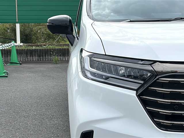 ホンダ オデッセイ ハイブリッド e:HEVアブソルート EXブラックED 茨城県 2023(令5)年 0.4万km プラチナホワイトパール ホンダセンシング/純正11.4インチナビ/ブラインドスポットモニター/衝突軽減システム/レーンキープアシスト/横滑り防止装置/バックカメラ/全周囲カメラ/マルチビューカメラ/両側パワースライドドア/パワーバックドア/レーダークルーズコントロール/LEDオートライト/オートマチックハイビーム/レザーシート/シートヒーター/パワーシート/純正18アルミホイール/SOSボタン/パドルシフト/ワイアレス充電/HDMI/USB入力端子/ETC