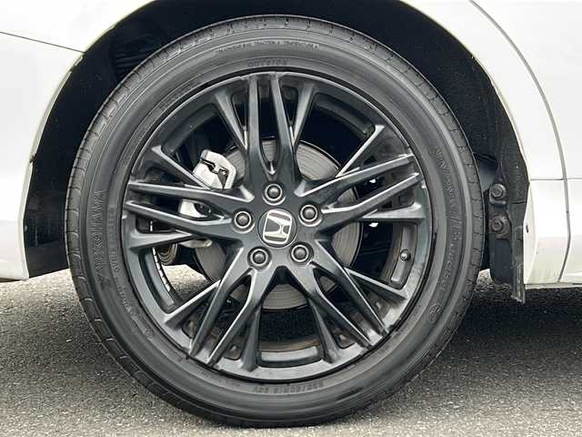 ホンダ オデッセイ ハイブリッド e:HEVアブソルート EXブラックED 茨城県 2023(令5)年 0.4万km プラチナホワイトパール ホンダセンシング/純正11.4インチナビ/ブラインドスポットモニター/衝突軽減システム/レーンキープアシスト/横滑り防止装置/バックカメラ/全周囲カメラ/マルチビューカメラ/両側パワースライドドア/パワーバックドア/レーダークルーズコントロール/LEDオートライト/オートマチックハイビーム/レザーシート/シートヒーター/パワーシート/純正18アルミホイール/SOSボタン/パドルシフト/ワイアレス充電/HDMI/USB入力端子/ETC