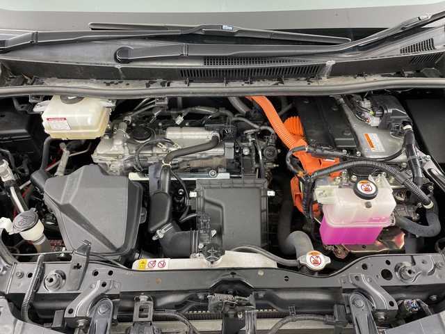 トヨタ ヴォクシー ハイブリッド ZS 煌Ⅲ 愛知県 2021(令3)年 6.4万km ブラック 禁煙車/アルパイン１１型ナビ/（DVD/ＣＤ/フルセグＴＶ/Ｂｌｕｅｔｏｏｔｈ/ＨＤＭＩ/ＡＭ/ＦＭ）/アルパインフリップダウンモニター/トヨタセフティセンス/・プリクラッシュセーフティ/・レーンディパーチャーアラート/・オートマチックハイビーム/ＥＴＣ/ドライブレコーダー/ハーフレザーシート/シートヒーター/両側パワースライドドア/スマートキー/プッシュスタート/ＬＥＤヘッドライト/フロントフォグランプ/横滑り防止システム/純正１８インチアルミホイール/純正フロアマット