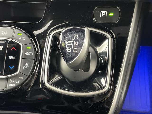 トヨタ ヴォクシー ハイブリッド ZS 煌Ⅲ 愛知県 2021(令3)年 6.4万km ブラック 禁煙車/アルパイン１１型ナビ/（DVD/ＣＤ/フルセグＴＶ/Ｂｌｕｅｔｏｏｔｈ/ＨＤＭＩ/ＡＭ/ＦＭ）/アルパインフリップダウンモニター/トヨタセフティセンス/・プリクラッシュセーフティ/・レーンディパーチャーアラート/・オートマチックハイビーム/ＥＴＣ/ドライブレコーダー/ハーフレザーシート/シートヒーター/両側パワースライドドア/スマートキー/プッシュスタート/ＬＥＤヘッドライト/フロントフォグランプ/横滑り防止システム/純正１８インチアルミホイール/純正フロアマット
