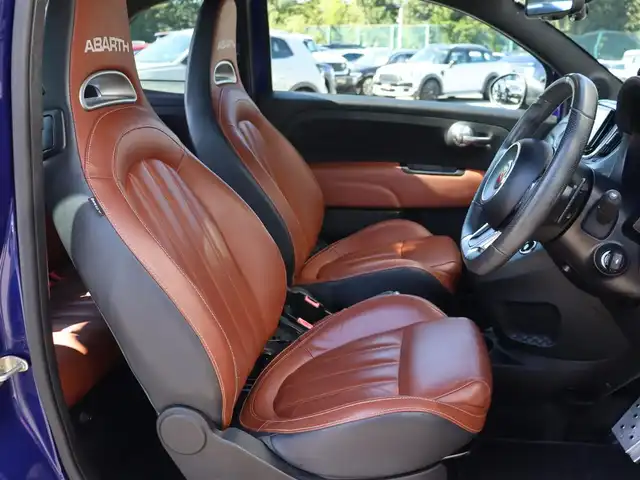 アバルト ５９５ ツーリズモ 長野県 2018(平30)年 4.4万km 青 茶革シート/2DINナビ/フルセグTV/バックカメラ/純正17AW/イエローキャリパー/ETC/ドライブレコーダー/パドルシフト/防眩ミラー/ステアリングスイッチ