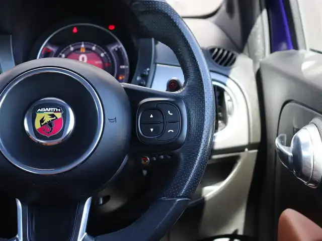 アバルト ５９５ ツーリズモ 長野県 2018(平30)年 4.4万km 青 茶革シート/2DINナビ/フルセグTV/バックカメラ/純正17AW/イエローキャリパー/ETC/ドライブレコーダー/パドルシフト/防眩ミラー/ステアリングスイッチ