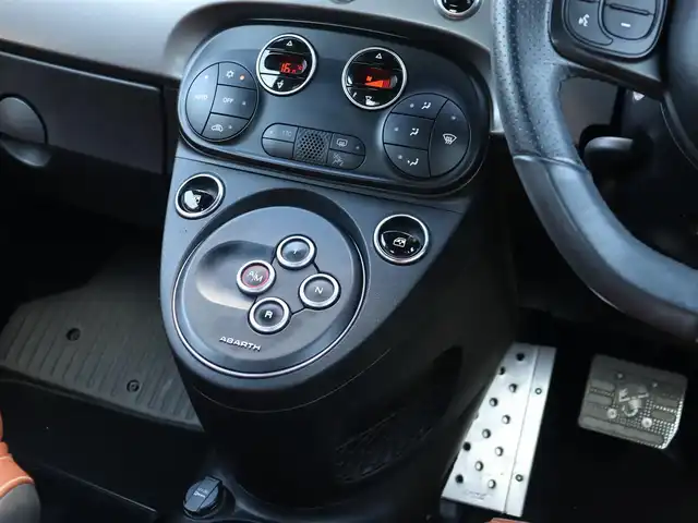 アバルト ５９５ ツーリズモ 長野県 2018(平30)年 4.4万km 青 茶革シート/2DINナビ/フルセグTV/バックカメラ/純正17AW/イエローキャリパー/ETC/ドライブレコーダー/パドルシフト/防眩ミラー/ステアリングスイッチ