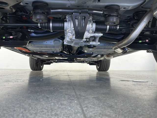 ホンダ ヴェゼル ハイブリッド e:HEV Z 長野県 2025(令7)年 0.1千km プラチナホワイトパール 4WD/ワンオーナー/HONDA SENSING/・路外逸脱抑制機能/・ブラインドスポットインフォメーション/・踏み間違い衝突軽減システム/・衝突軽減ブレーキ/・標識認識機能/・コーナーセンサー/W+サイドエアバッグ/カーテンエアバッグ/プッシュスタート/アイドリングストップ/追従機能付きクルコン/USB入力端子/電子パーキングブレーキ/オートホールド/ハーフレザーシート/D+N席シートヒーター/ドアミラーヒーター/フロントガラスヒーター/ステアリングヒーター/ステアリングスイッチ/パドルシフト/走行モード切替（ECON/NORMAL/SPORT）/ライト付きバニティミラー/LEDヘッドライト/オートライト/オートマチックハイビーム/純正18インチアルミホイール/保証書/取扱説明書/スペアキー×1